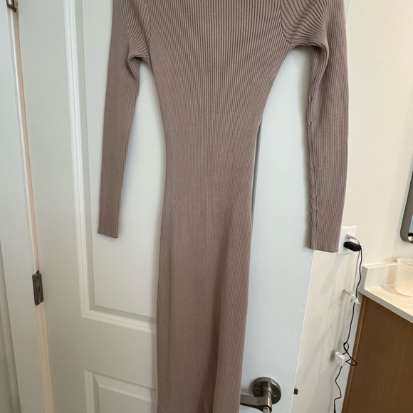 Abercrombie & Fitch Taupe Long Sleeve Dress - Picture 2 of 3